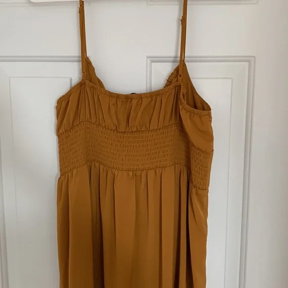 Dynamite Ruched Midi Dress - Picture 6 of 6